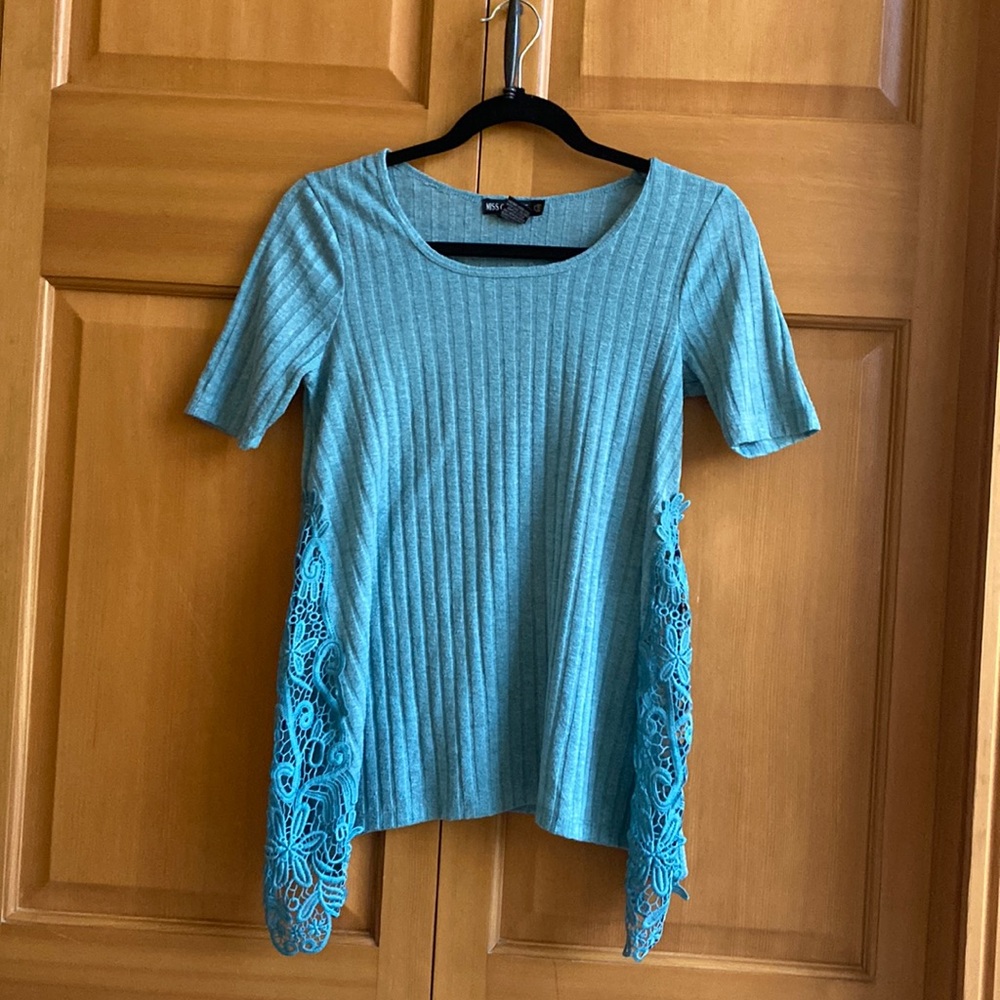 Cute teal top